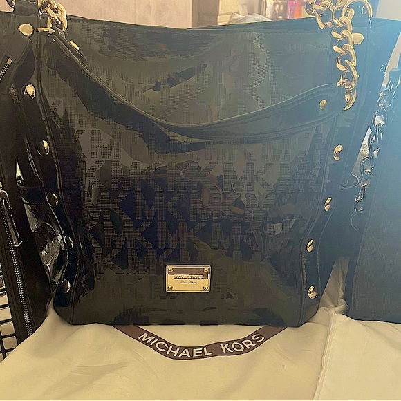 24 hr sale 🔥 🚨🔥Mint condition ⭐️Michael⭐️Kors black  Metallic Bag - Picture 1 of 4
